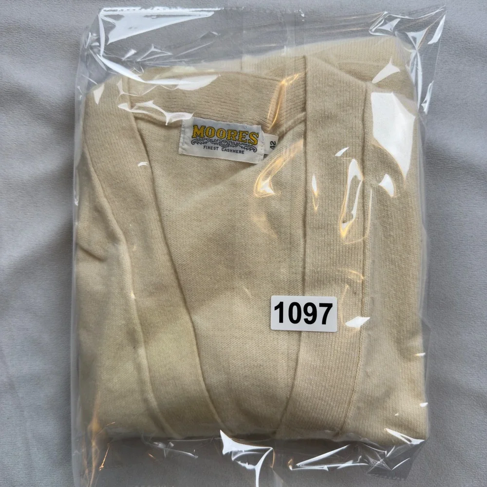 Vintage Moores Finest Cashmere Cardigan Sweater Mens 42 Cream Button Front FLAW - Picture 9 of 9